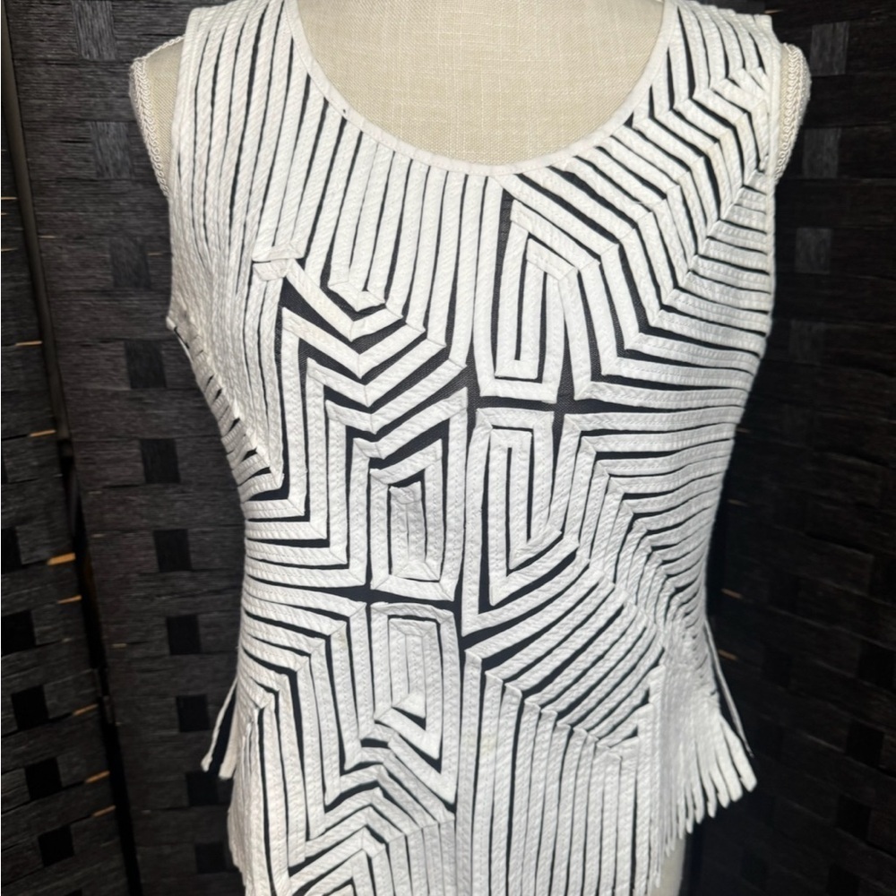 Obstinee Geometric Black and White Women's Top - Picture 1 of 4